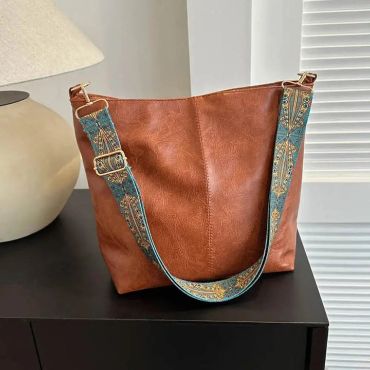 BOLSA DA MONIKA - (Minha Favorita) - Bolsa de Ombro com Enfeite